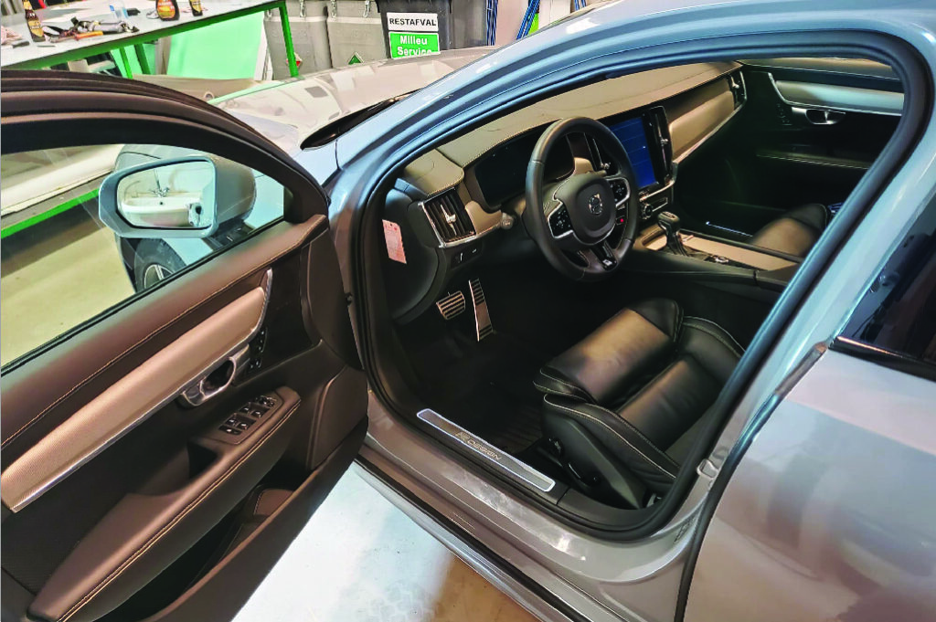 Volvo V90 Nardo Grey jabs driver seat carwrap chrome delete and window tint